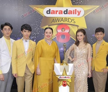 เหล่าดาราตบเท้าเดิน Black carpet งานประกาศรางวัล daradaily Awards ครั้งที่ 8