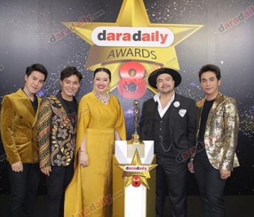 เหล่าดาราตบเท้าเดิน Black carpet งานประกาศรางวัล daradaily Awards ครั้งที่ 8