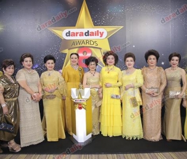 เหล่าดาราตบเท้าเดิน Black carpet งานประกาศรางวัล daradaily Awards ครั้งที่ 8