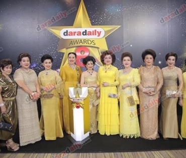 เหล่าดาราตบเท้าเดิน Black carpet งานประกาศรางวัล daradaily Awards ครั้งที่ 8