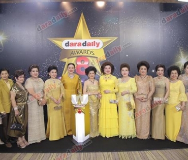 เหล่าดาราตบเท้าเดิน Black carpet งานประกาศรางวัล daradaily Awards ครั้งที่ 8