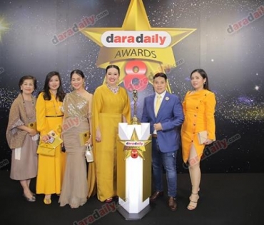 เหล่าดาราตบเท้าเดิน Black carpet งานประกาศรางวัล daradaily Awards ครั้งที่ 8