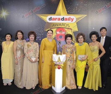 เหล่าดาราตบเท้าเดิน Black carpet งานประกาศรางวัล daradaily Awards ครั้งที่ 8