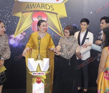 เหล่าดาราตบเท้าเดิน Black carpet งานประกาศรางวัล daradaily Awards ครั้งที่ 8