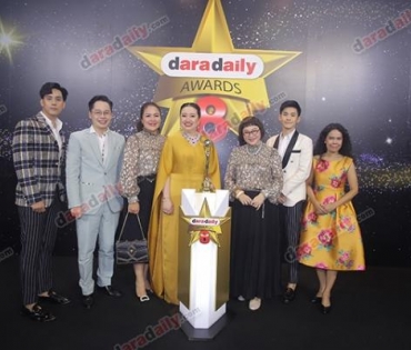 เหล่าดาราตบเท้าเดิน Black carpet งานประกาศรางวัล daradaily Awards ครั้งที่ 8