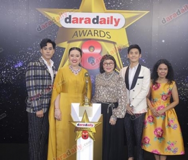 เหล่าดาราตบเท้าเดิน Black carpet งานประกาศรางวัล daradaily Awards ครั้งที่ 8