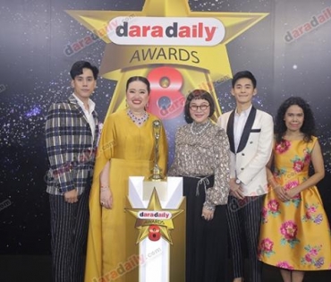 เหล่าดาราตบเท้าเดิน Black carpet งานประกาศรางวัล daradaily Awards ครั้งที่ 8