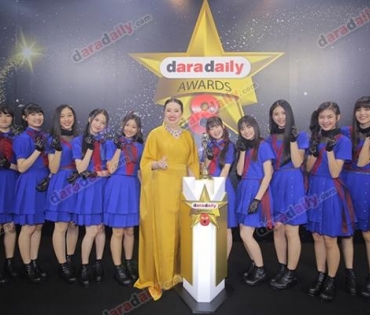 เหล่าดาราตบเท้าเดิน Black carpet งานประกาศรางวัล daradaily Awards ครั้งที่ 8