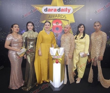 เหล่าดาราตบเท้าเดิน Black carpet งานประกาศรางวัล daradaily Awards ครั้งที่ 8