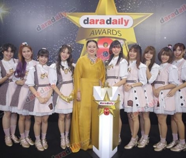 เหล่าดาราตบเท้าเดิน Black carpet งานประกาศรางวัล daradaily Awards ครั้งที่ 8