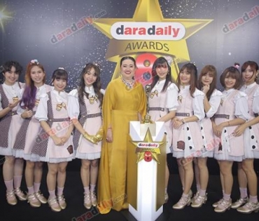 เหล่าดาราตบเท้าเดิน Black carpet งานประกาศรางวัล daradaily Awards ครั้งที่ 8