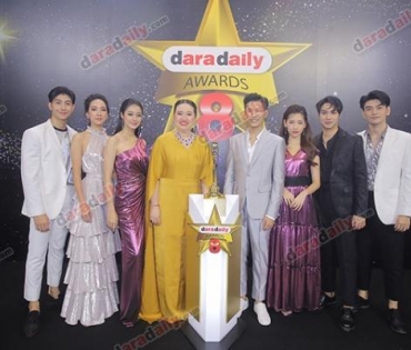 เหล่าดาราตบเท้าเดิน Black carpet งานประกาศรางวัล daradaily Awards ครั้งที่ 8