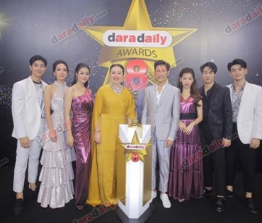 เหล่าดาราตบเท้าเดิน Black carpet งานประกาศรางวัล daradaily Awards ครั้งที่ 8