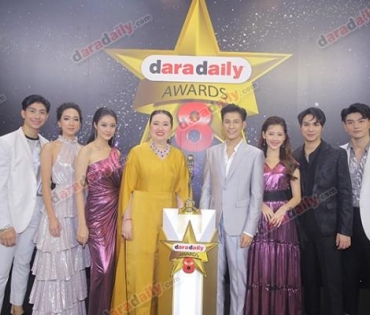 เหล่าดาราตบเท้าเดิน Black carpet งานประกาศรางวัล daradaily Awards ครั้งที่ 8