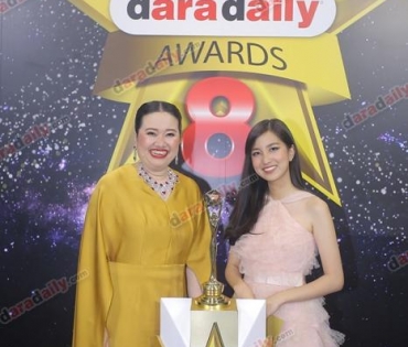 เหล่าดาราตบเท้าเดิน Black carpet งานประกาศรางวัล daradaily Awards ครั้งที่ 8