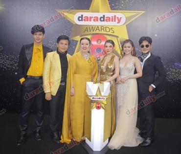 เหล่าดาราตบเท้าเดิน Black carpet งานประกาศรางวัล daradaily Awards ครั้งที่ 8