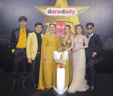 เหล่าดาราตบเท้าเดิน Black carpet งานประกาศรางวัล daradaily Awards ครั้งที่ 8