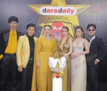 เหล่าดาราตบเท้าเดิน Black carpet งานประกาศรางวัล daradaily Awards ครั้งที่ 8