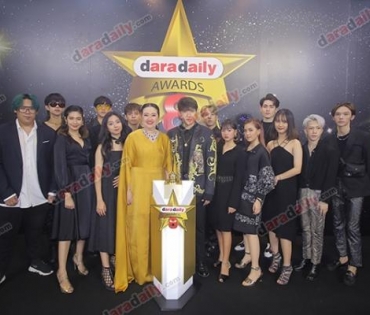 เหล่าดาราตบเท้าเดิน Black carpet งานประกาศรางวัล daradaily Awards ครั้งที่ 8