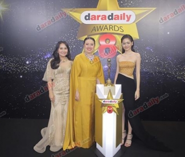 เหล่าดาราตบเท้าเดิน Black carpet งานประกาศรางวัล daradaily Awards ครั้งที่ 8