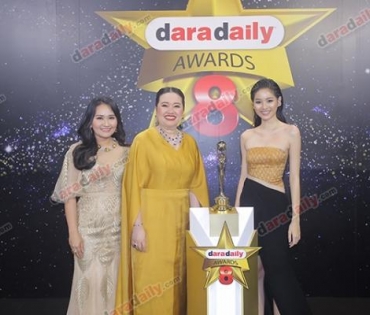 เหล่าดาราตบเท้าเดิน Black carpet งานประกาศรางวัล daradaily Awards ครั้งที่ 8