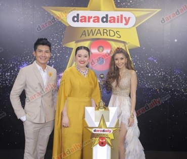 เหล่าดาราตบเท้าเดิน Black carpet งานประกาศรางวัล daradaily Awards ครั้งที่ 8