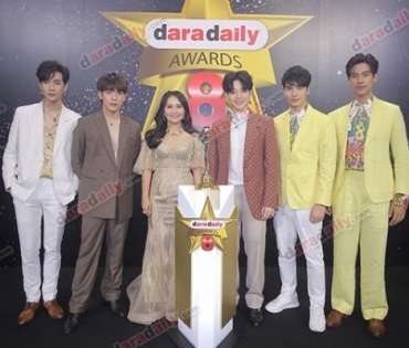 เหล่าดาราตบเท้าเดิน Black carpet งานประกาศรางวัล daradaily Awards ครั้งที่ 8