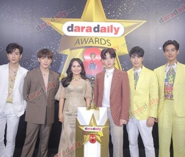 เหล่าดาราตบเท้าเดิน Black carpet งานประกาศรางวัล daradaily Awards ครั้งที่ 8