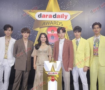 เหล่าดาราตบเท้าเดิน Black carpet งานประกาศรางวัล daradaily Awards ครั้งที่ 8