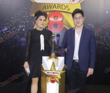 เหล่าดาราตบเท้าเดิน Black carpet งานประกาศรางวัล daradaily Awards ครั้งที่ 8