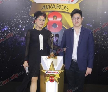 เหล่าดาราตบเท้าเดิน Black carpet งานประกาศรางวัล daradaily Awards ครั้งที่ 8