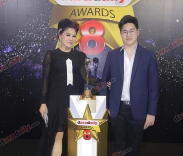 เหล่าดาราตบเท้าเดิน Black carpet งานประกาศรางวัล daradaily Awards ครั้งที่ 8