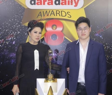 เหล่าดาราตบเท้าเดิน Black carpet งานประกาศรางวัล daradaily Awards ครั้งที่ 8