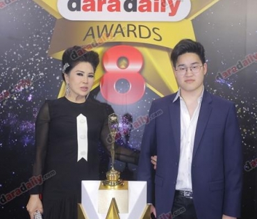 เหล่าดาราตบเท้าเดิน Black carpet งานประกาศรางวัล daradaily Awards ครั้งที่ 8