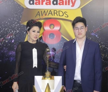 เหล่าดาราตบเท้าเดิน Black carpet งานประกาศรางวัล daradaily Awards ครั้งที่ 8