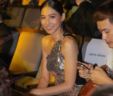 เหล่าดาราตบเท้าเดิน Black carpet งานประกาศรางวัล daradaily Awards ครั้งที่ 8