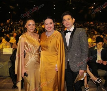 เหล่าดาราตบเท้าเดิน Black carpet งานประกาศรางวัล daradaily Awards ครั้งที่ 8