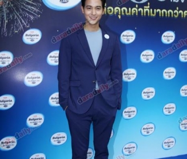 "เจมส์จิ" ออกงานอีเว้นท์สุดเท่ชุดสีน้ำเงินเข้ม