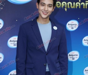 "เจมส์จิ" ออกงานอีเว้นท์สุดเท่ชุดสีน้ำเงินเข้ม