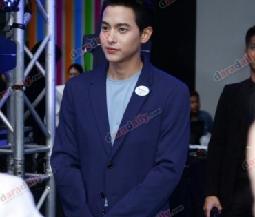 "เจมส์จิ" ออกงานอีเว้นท์สุดเท่ชุดสีน้ำเงินเข้ม