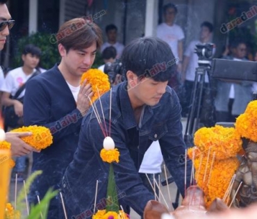 บวงสรวงละคร "รองเท้านรี"