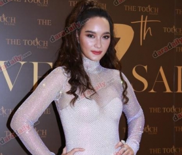 "บี น้ำทิพย์-พีช พชร" ร่วมงานเปิดตัวคลีนิกเสริมความงาม