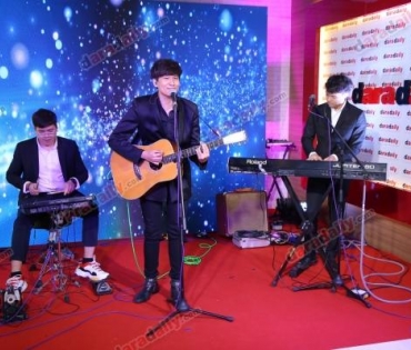 พลพรรคดาราตบเท้า เข้าร่วมงานครบรอบ 15 ปี ดาราเดลี่
