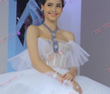 "ญาญ่า" ร่วมงาน Jewely