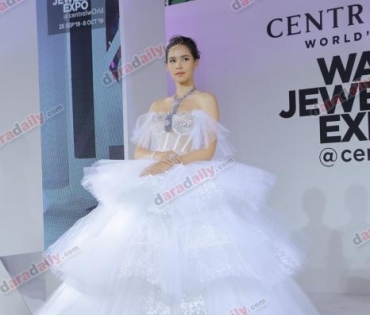 "ญาญ่า" ร่วมงาน Jewely