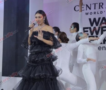 "ญาญ่า" ร่วมงาน Jewely