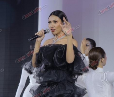 "ญาญ่า" ร่วมงาน Jewely