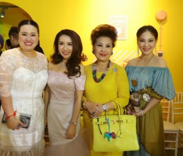 งานเดินแบบ beauty gems