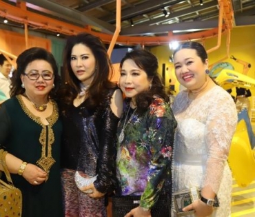 งานเดินแบบ beauty gems