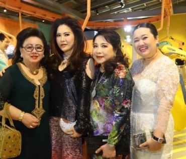 งานเดินแบบ beauty gems